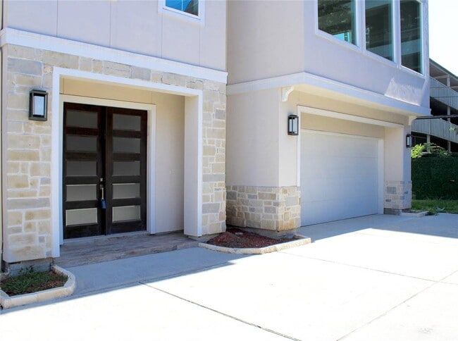 Building Photo - 2425 Nantucket Dr