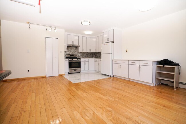 Foto del edificio - 147-45 Barclay Ave