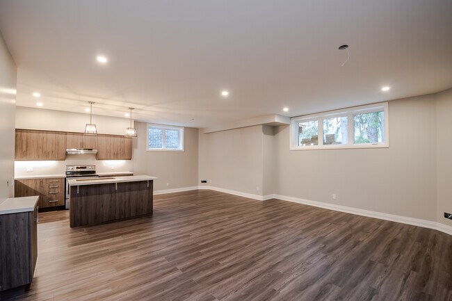 Photo du bâtiment - 16028 Simcoe St