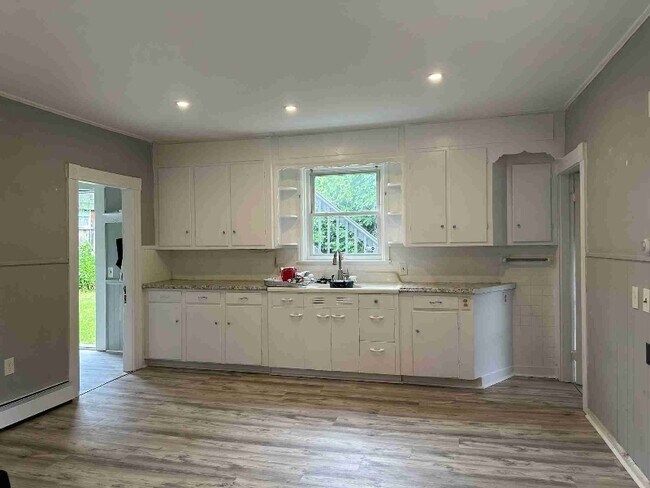 Building Photo - 45 Dumais St