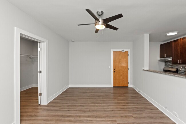 Foto del edificio - 447 Roger Williams Ave