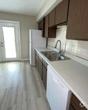 Building Photo - 2110 Saratoga Dr