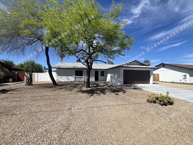Building Photo - BEAUTIFUL 3 BEDROOM 2 BATHROOM HOME IN NORTH PHOENIX