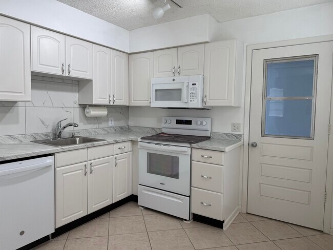 Foto del edificio - 3642 Rosewood St