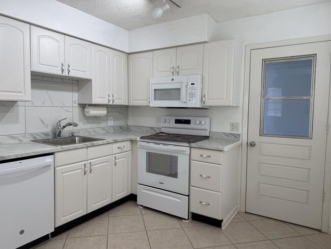 Foto del edificio - 3642 Rosewood St