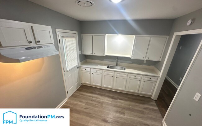 Building Photo - 1704 S Perkins Rd