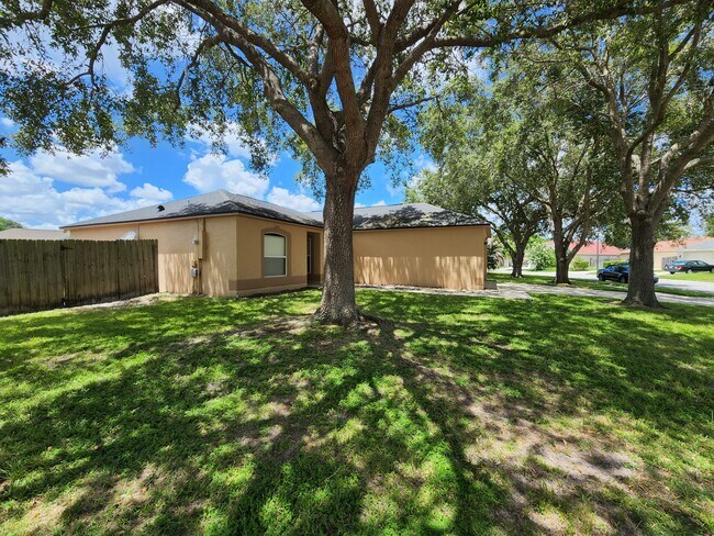 Foto del edificio - 4100 Mendenwood Ln