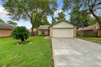 Building Photo - 11111 Drakeland Dr