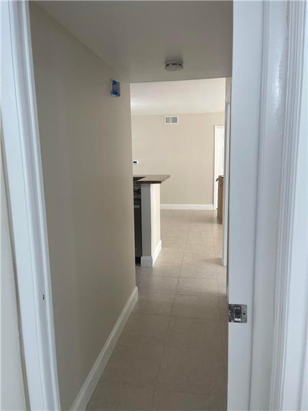 Foto del edificio - 1743 Village Blvd