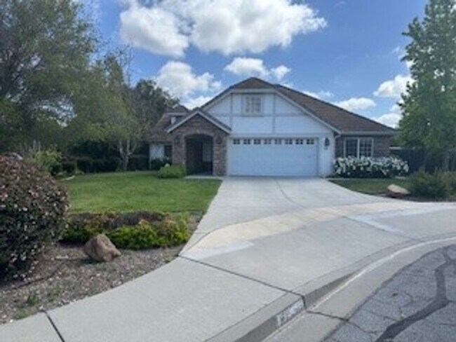 Building Photo - Beautiful Home