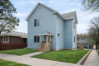 Building Photo - 294 Winifred St E