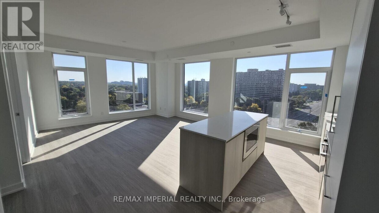 Photo principale - 819-8188 YONGE St