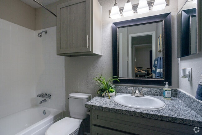 2 BR, 1 BA - 850 SF - Bathroom - The Park at Vittoria