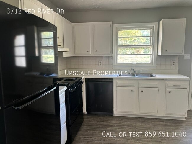 Foto del edificio - 3712 Red River Dr