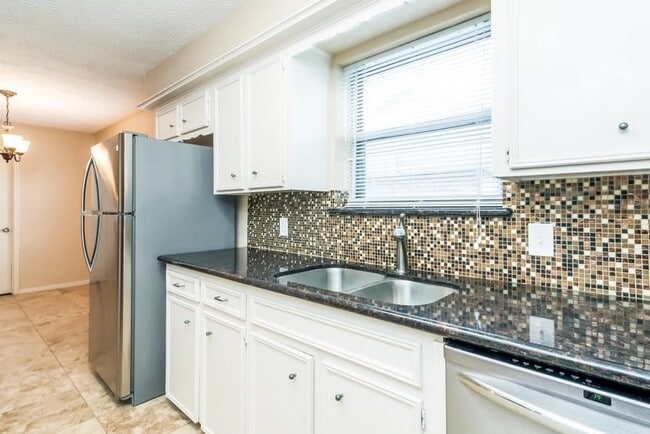 Building Photo - 10127 Sagerock Dr