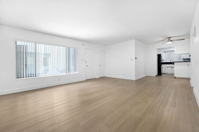 Foto del edificio - 744 S Windsor Blvd