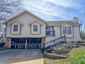 Building Photo - 3213 SE 6th Ct