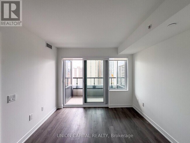 Building Photo - 609 Sherbourne St