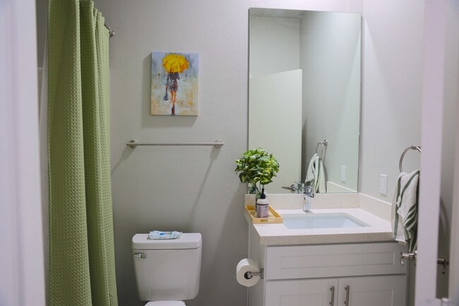 Building Photo - 13826 Caliente Dr