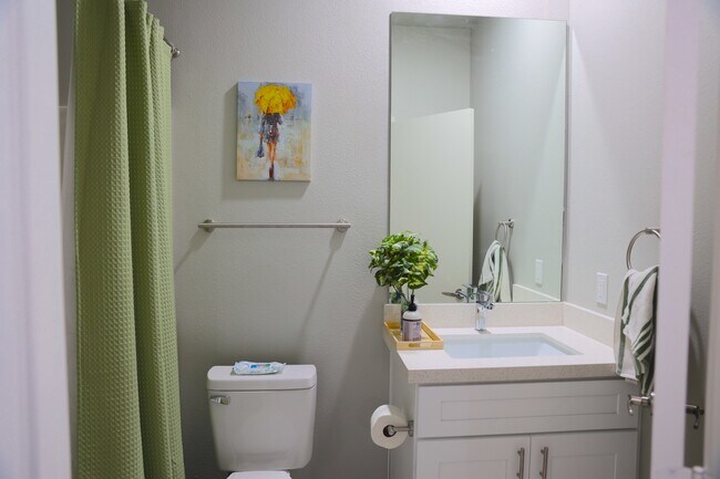 Foto del edificio - 13826 Caliente Dr