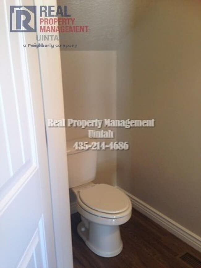 Building Photo - 3 bed 2.5 bath townhome in Fox Run