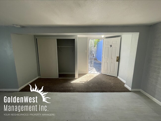 Foto del edificio - Private Studio Apartment Ready Now! MOVE I...