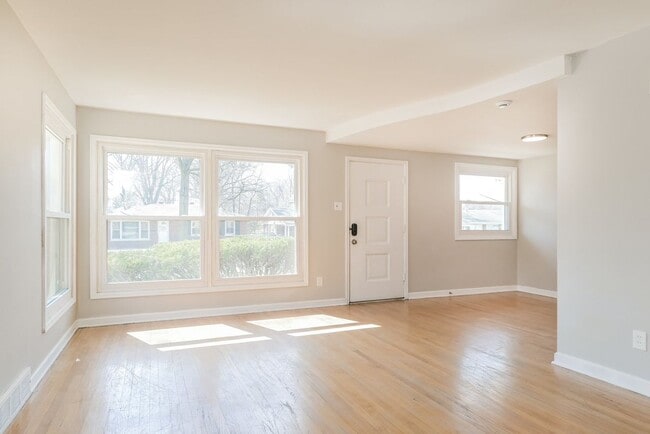 Building Photo - 380 St Eugene Ln
