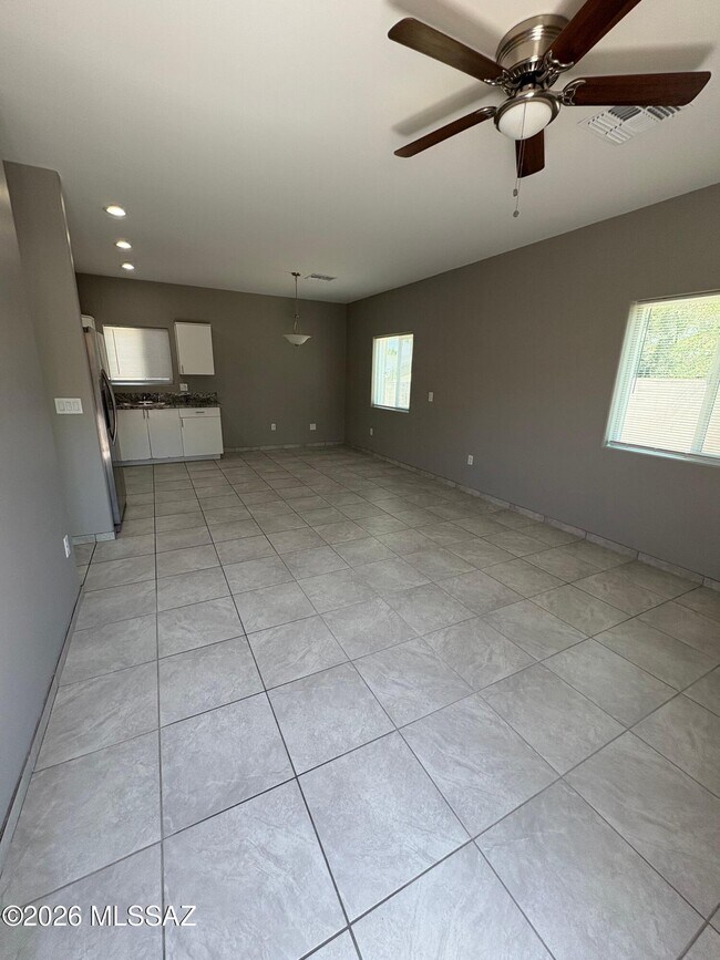 Foto del edificio - 4013 E 22nd St