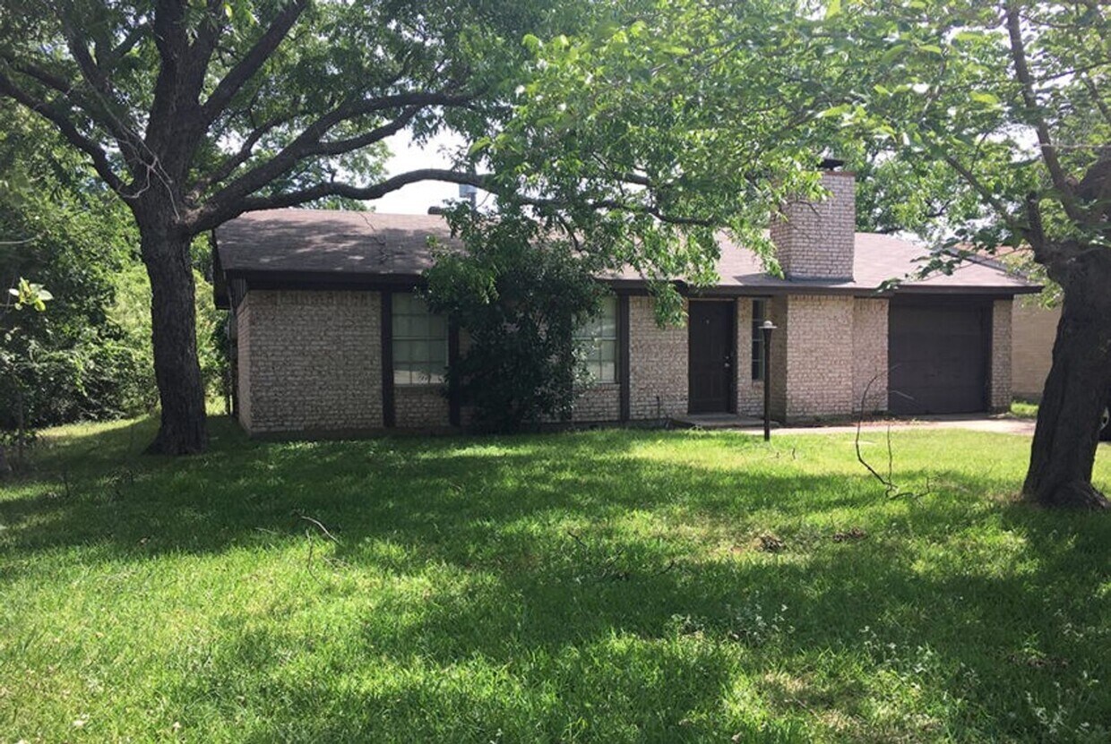 Primary Photo - 3 bedroom/1.5 Bath with bonus room