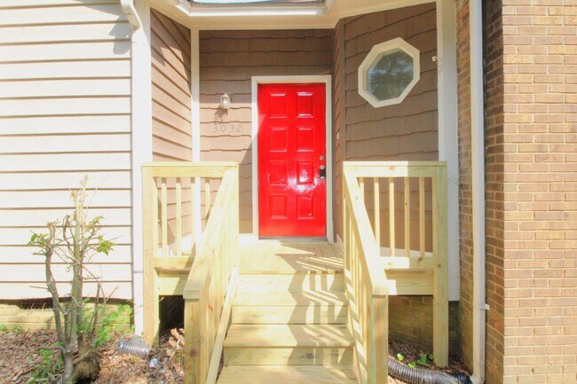 Foto del edificio - Charming 2 Bedroom, Large lot fenced in yard