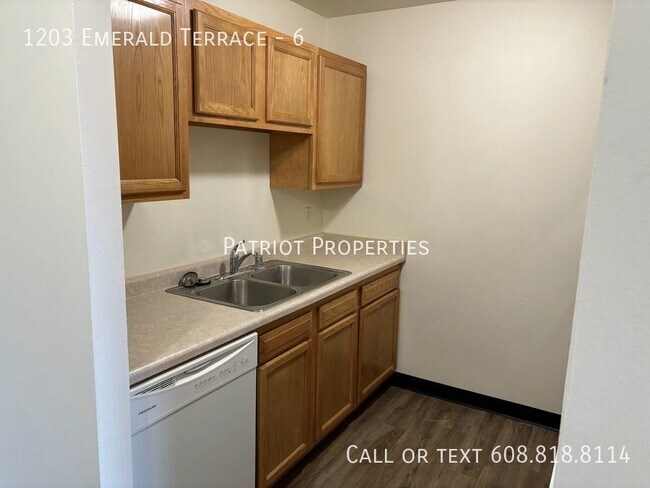 Building Photo - 1203 Emerald Terrace