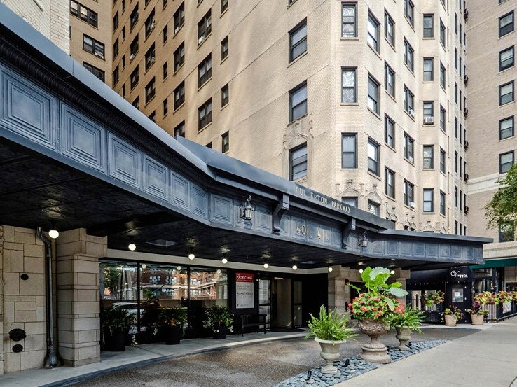Primary Photo - 411 W Fullerton Pkwy