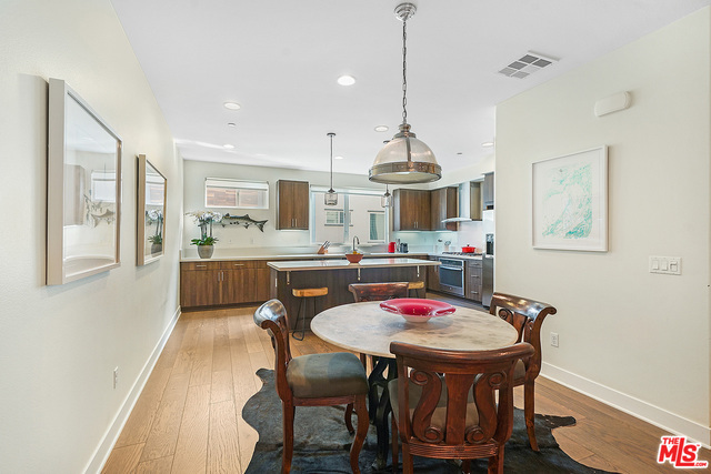 Building Photo - 646 N Gramercy Pl