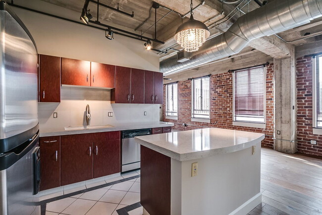 Photo - 114 W Adams St Apartment