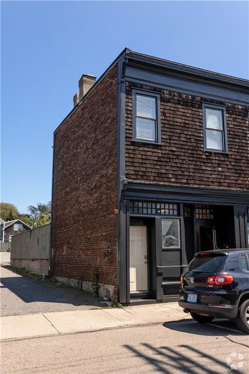 Building Photo - 594 Thames St