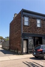 Building Photo - 594 Thames St