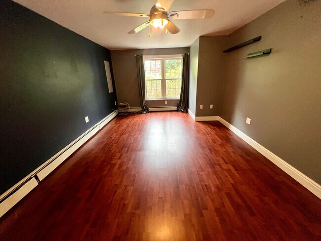 Building Photo - Pittsburgh - 3 Bedroom 1.5 Bathroom - Upda...