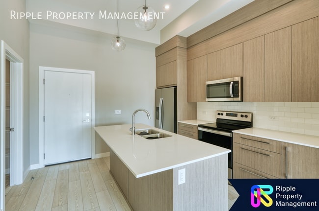 Building Photo - BEAUTIFUL 1 BED/ 1 BATH CONDO