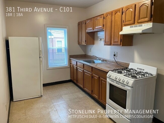 Building Photo - 381 Third Avenue