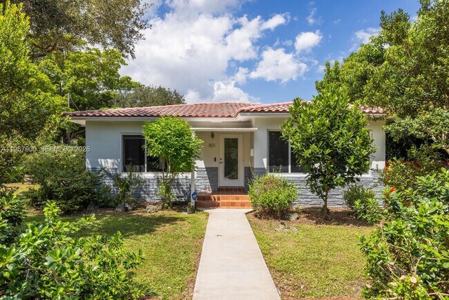 Foto del edificio - 801 NE 118th St