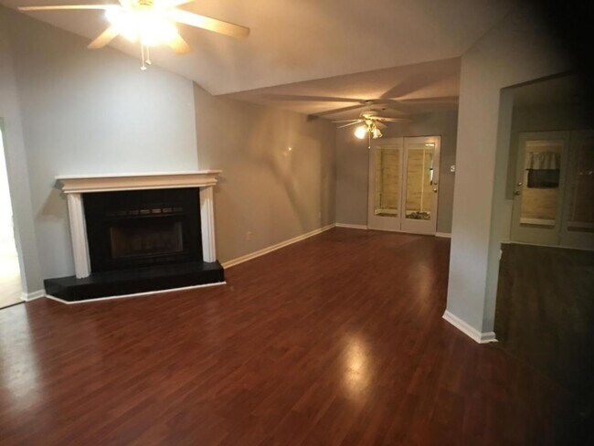 Foto del edificio - 105 Northeast Drive