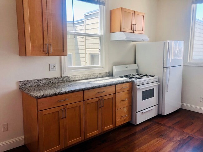 Building Photo - Sunlit Top Floor Jr. One Bedroom apartment home in Hayes Valley