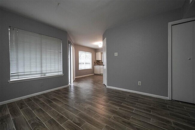 Foto del edificio - 12400 Overbrook Ln