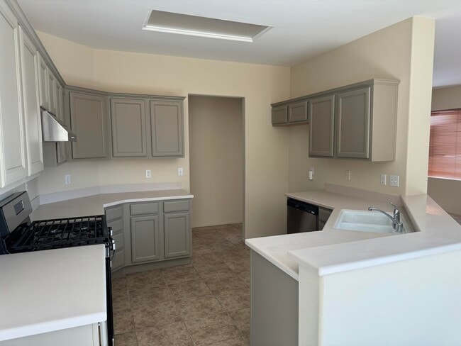 Building Photo - 78305 Estancia Dr