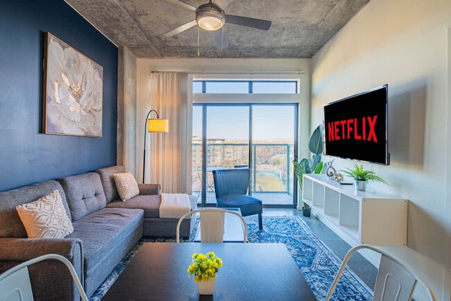 Building Photo - 333 E Roosevelt St