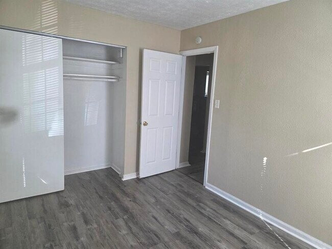 Foto del edificio - 3531 N Butler Ave