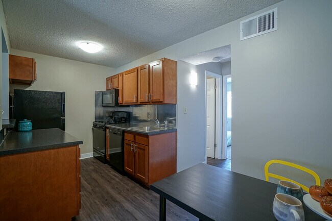 Foto del edificio - Wildcat Inn - 411-415 N. Martin Luther King Dr