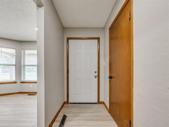 Building Photo - 412 Sundown Dr