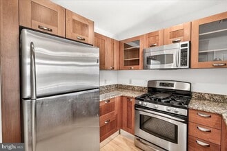 Building Photo - 5750 Bou Ave