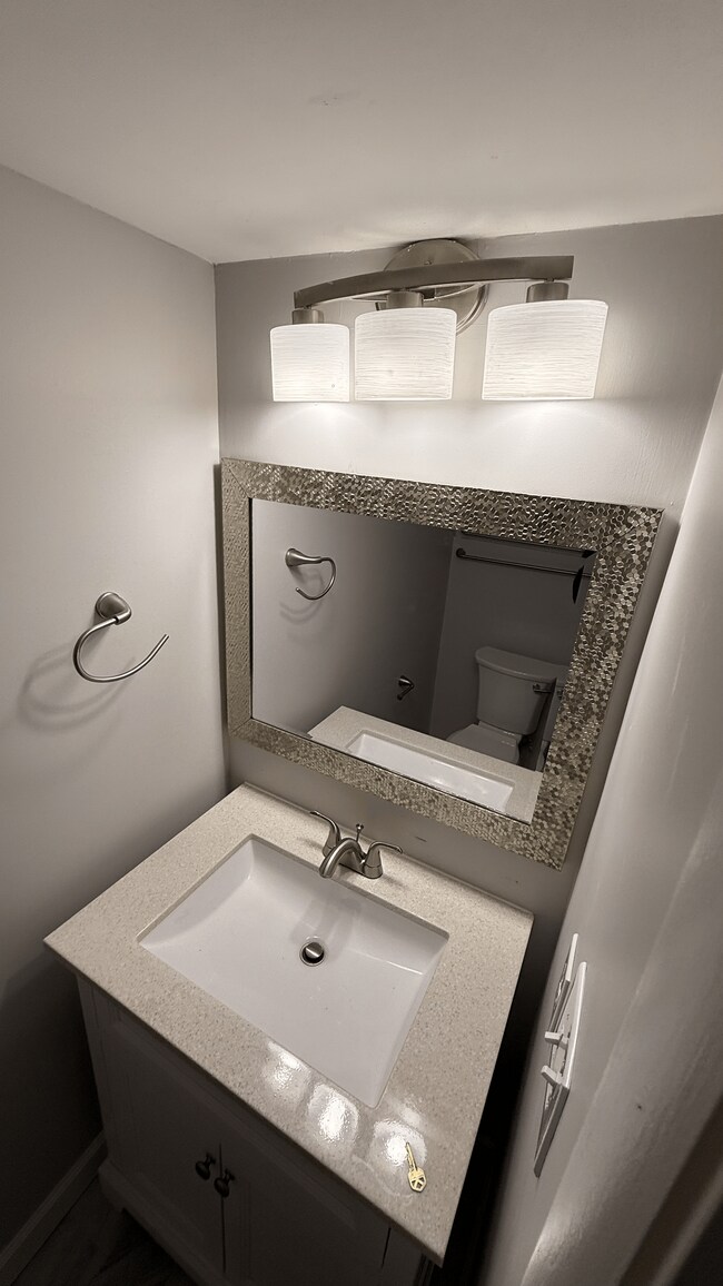 1/2 Baño - 1319 Peabody Dr